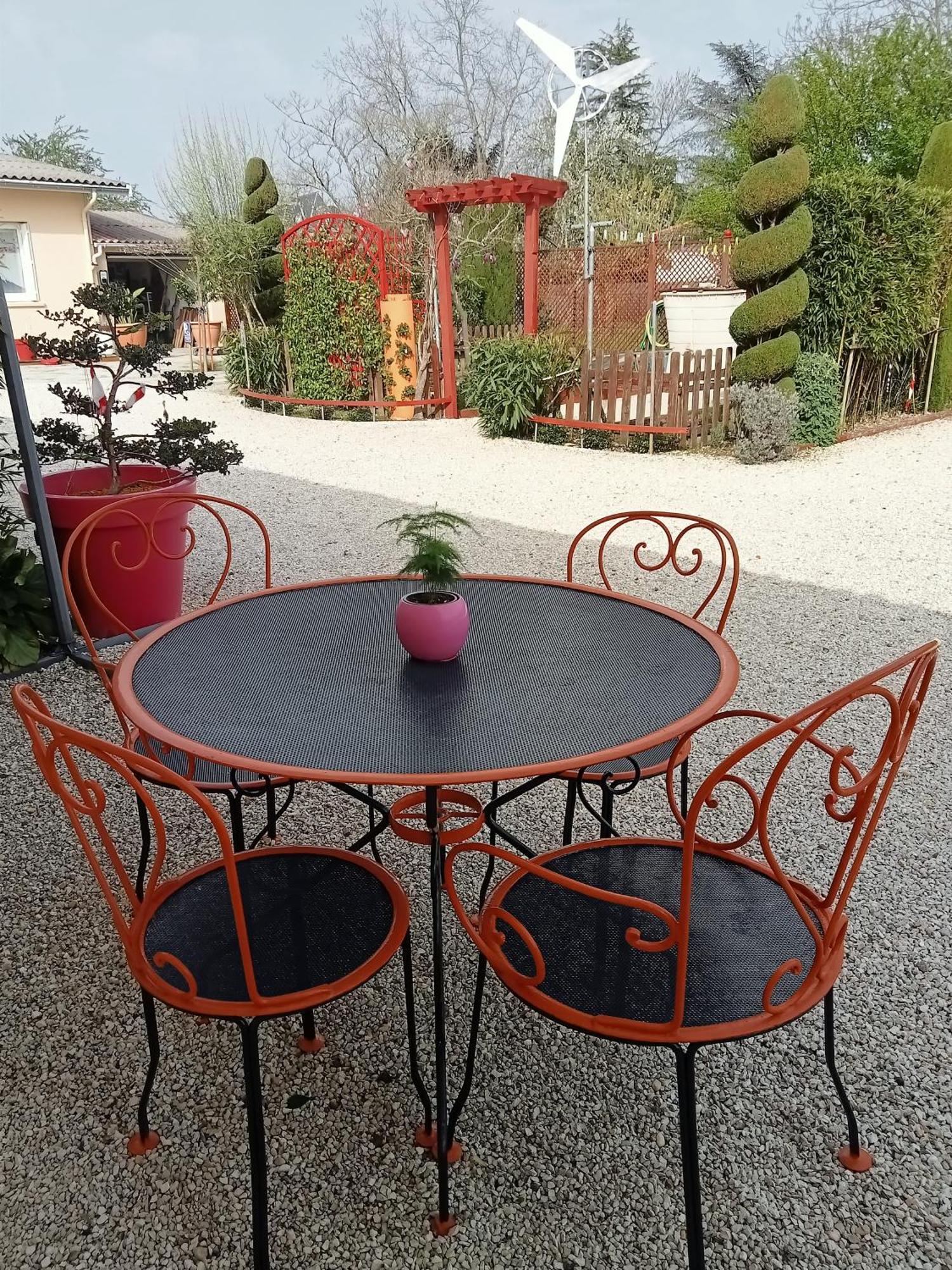 Une Pause Quelque Part Au Jardin Des Erables Et Des Niwakis Saint-Medard-de-Guizieres Exteriér fotografie