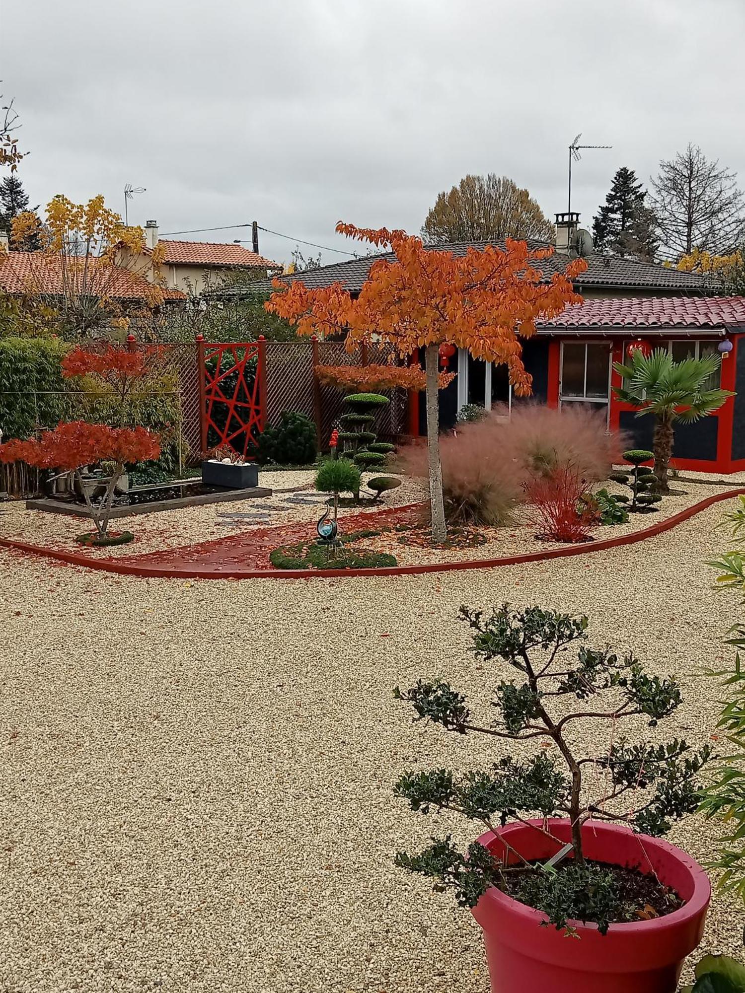 Une Pause Quelque Part Au Jardin Des Erables Et Des Niwakis Saint-Medard-de-Guizieres Exteriér fotografie