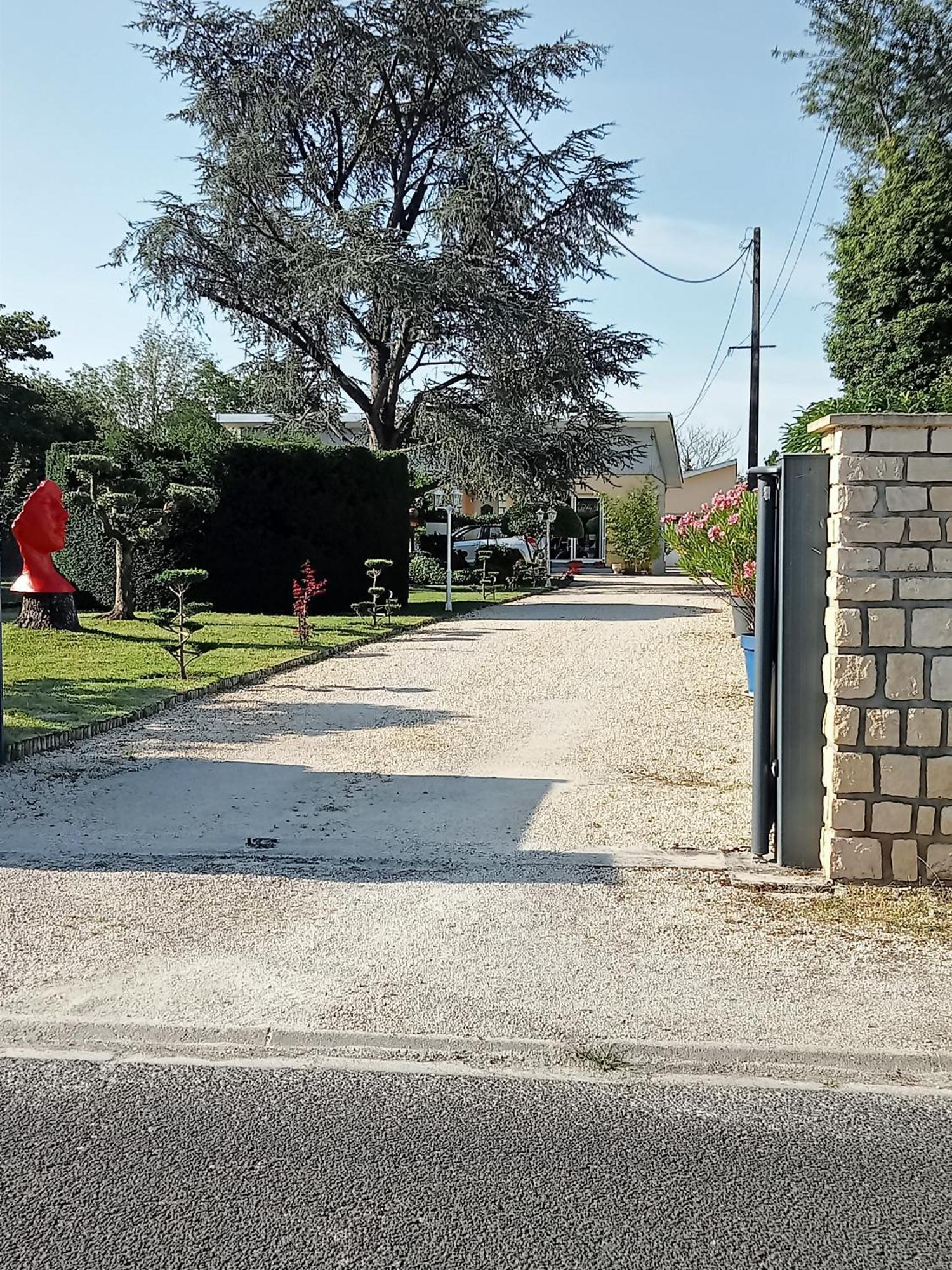 Une Pause Quelque Part Au Jardin Des Erables Et Des Niwakis Saint-Medard-de-Guizieres Exteriér fotografie